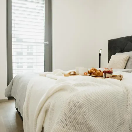 Stylish Near Center With Parking Apartment