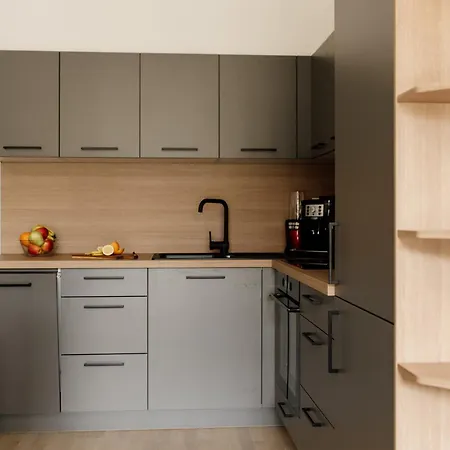 Apartment Stylish Near Center With Parking *