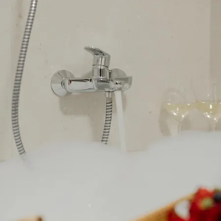 Stylish Near Center With Parking *