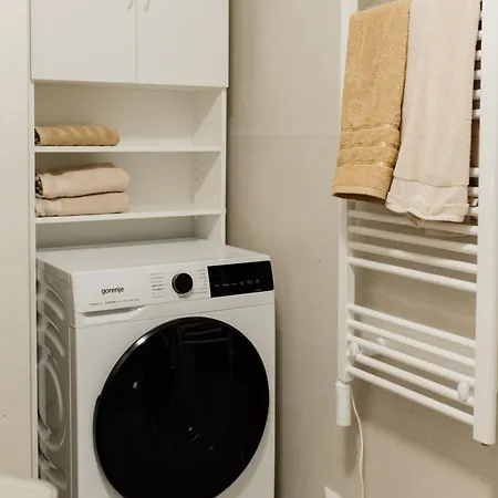 Stylish Near Center With Parking Apartment *